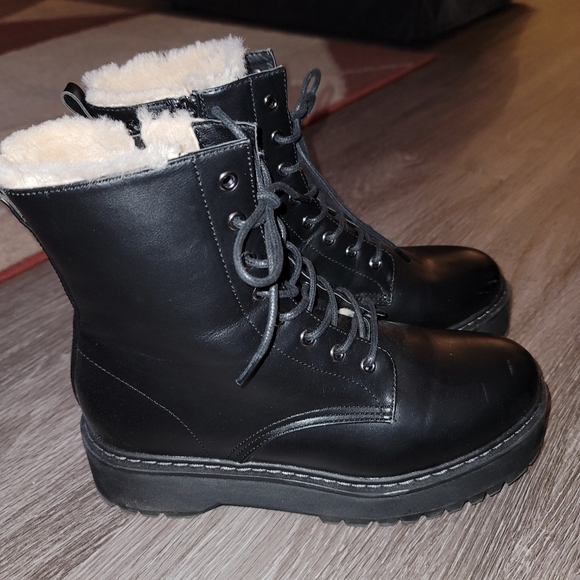 Steve Madden Bettyy Boots - Picture 2 of 8